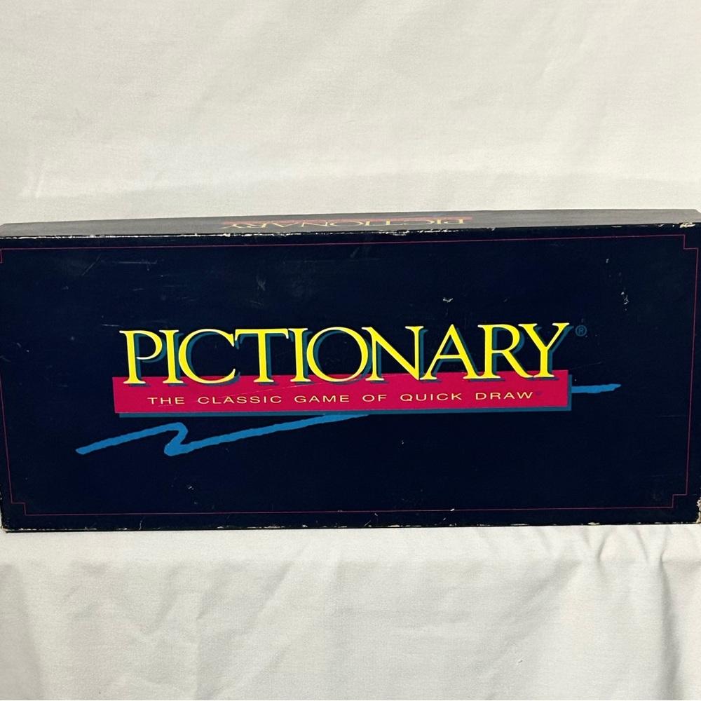 Milton Bradley Game Pictionary The Classic Game of Quick Draw